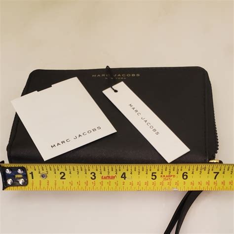 marc jacobs cell phone wallet.